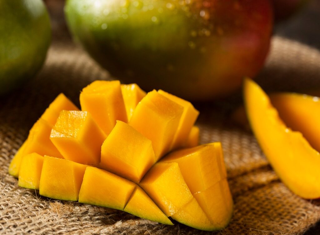 jak obierać mango